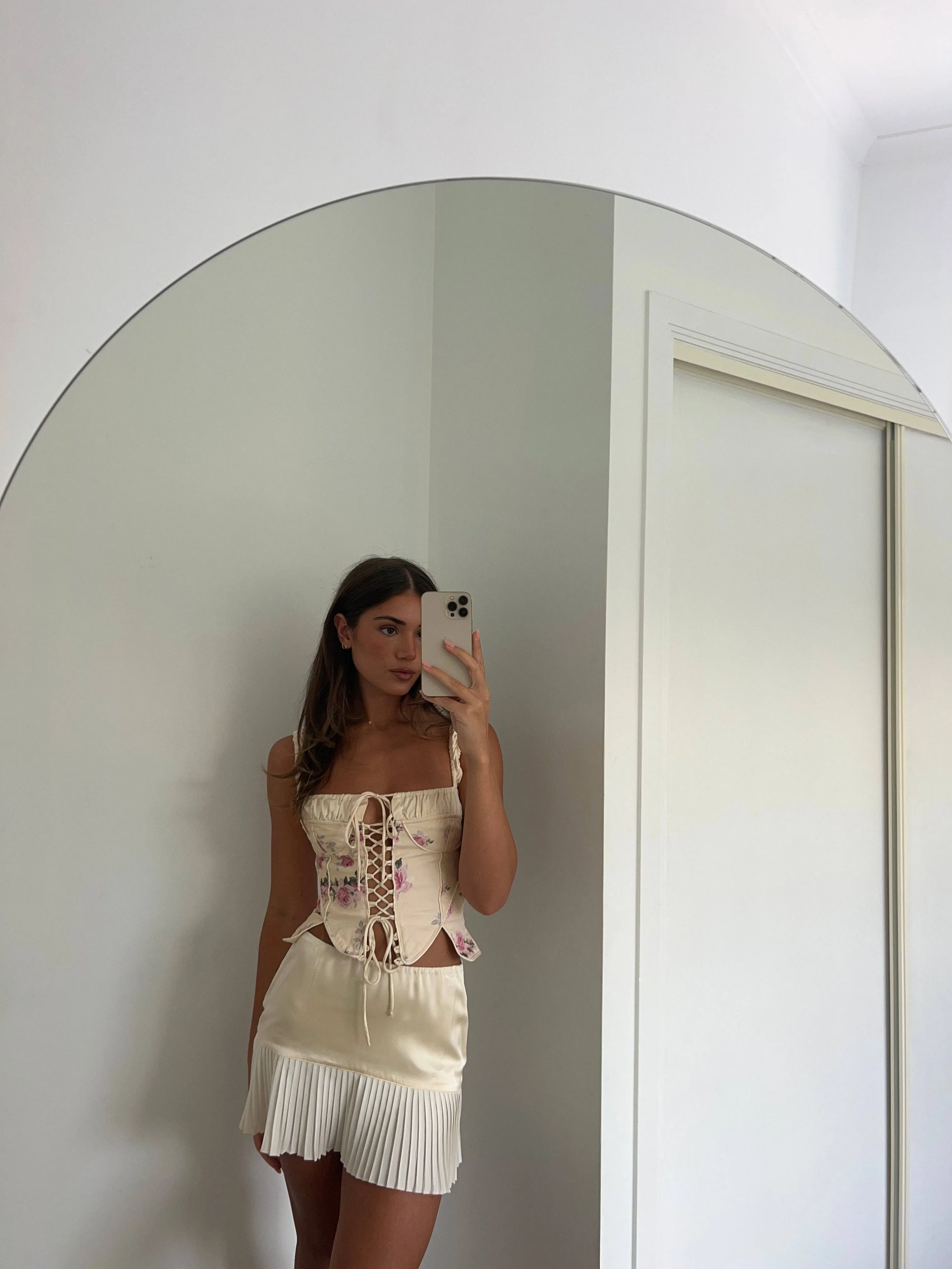 Fait Par Foutch - Matilda Low Rise Pleated Mini Skirt in Ivory