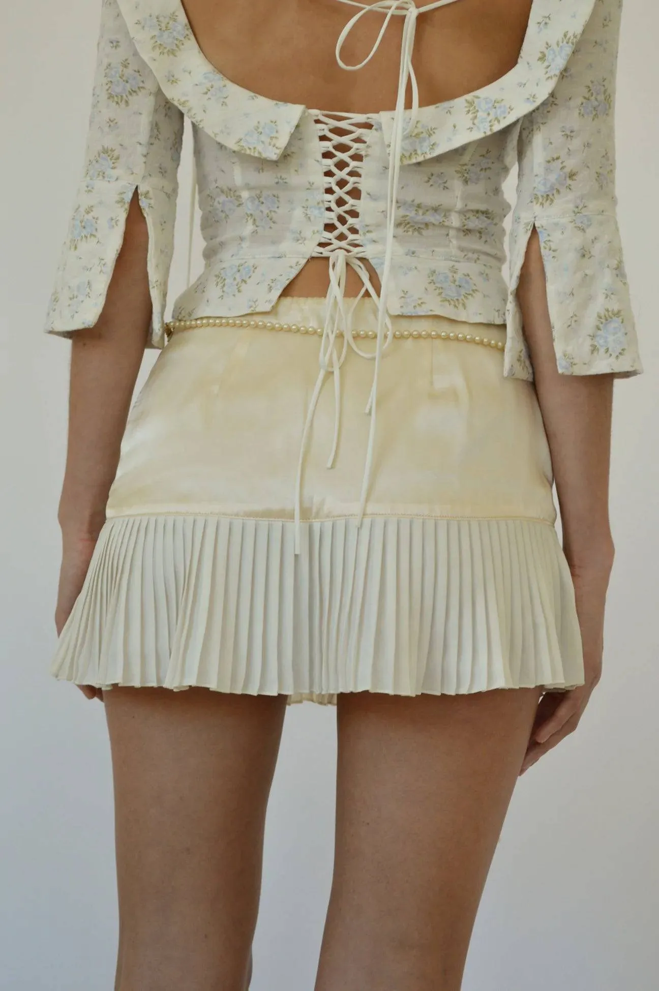 Fait Par Foutch - Matilda Low Rise Pleated Mini Skirt in Ivory
