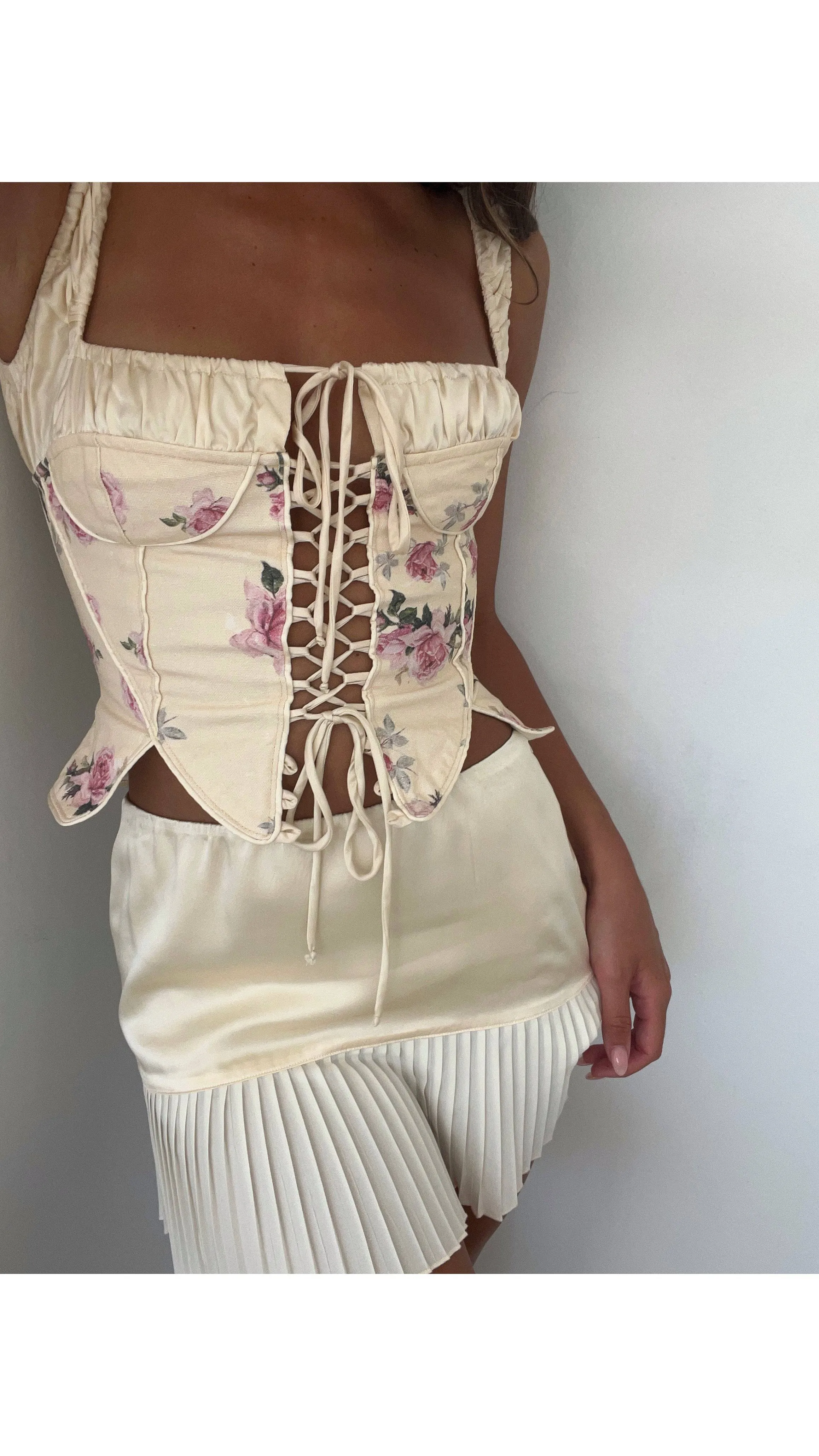 Fait Par Foutch - Matilda Low Rise Pleated Mini Skirt in Ivory